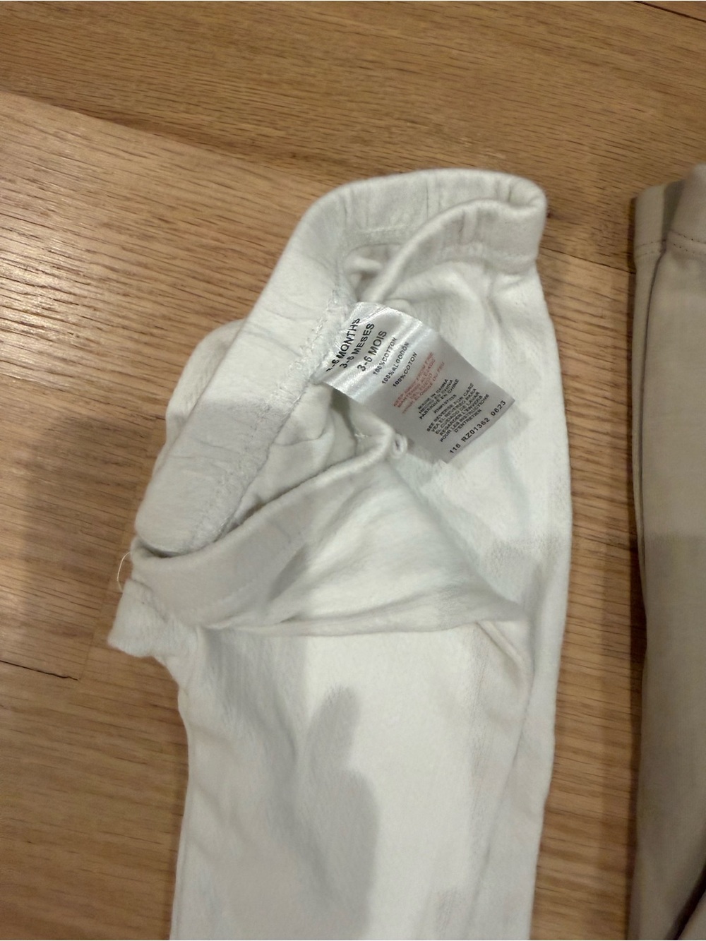 Set of 5 gender neutral Baby One-Piece Bodysuits & leggings - 3-6mo - Picture 4 of 6